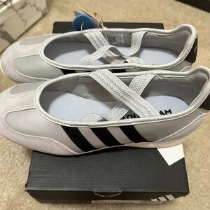 New never worn Adidas Women's Gray/Silver and Black shoes size 7.5.